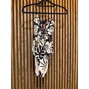Sunshine‎ 79 One Piece Swimsuit Size 6 Black White Floral Print
